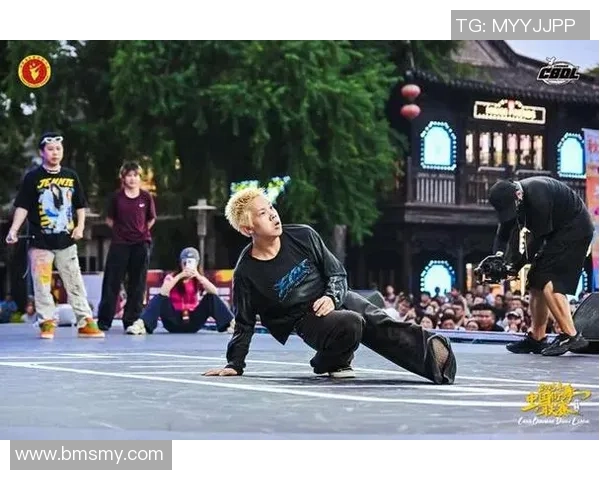 南京街舞队技术探讨：从基础到创新的街舞艺术之旅