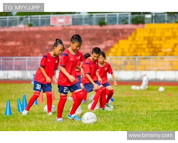 平湖足球热潮兴起青少年踢球活动蓬勃发展助力健康成长